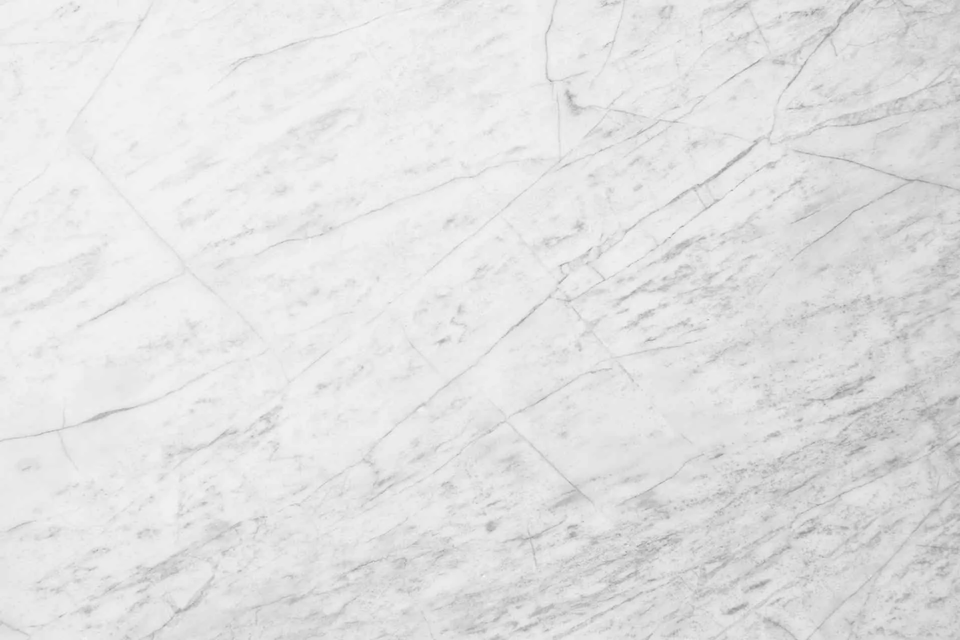 ألواح بديل الرخام البيضاء المستخدمة في التشطيبات الداخلية بالرياض.