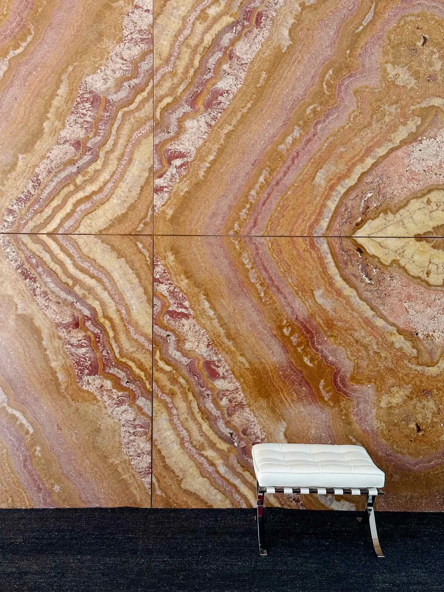 تصميم بديل رخام جداري مناسب للمجالس والمداخل بالرياض.